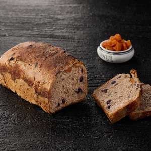 Bread with dried fruits