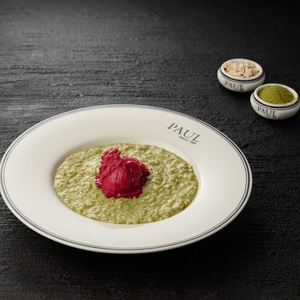 Oatmeal with matcha and berry ice cream NEW