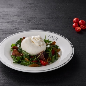 Салат с брезаолой и бурратой