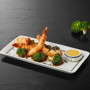Fried shrimps with broccoli
