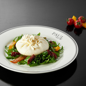 Salad with burrata and roasted peppers